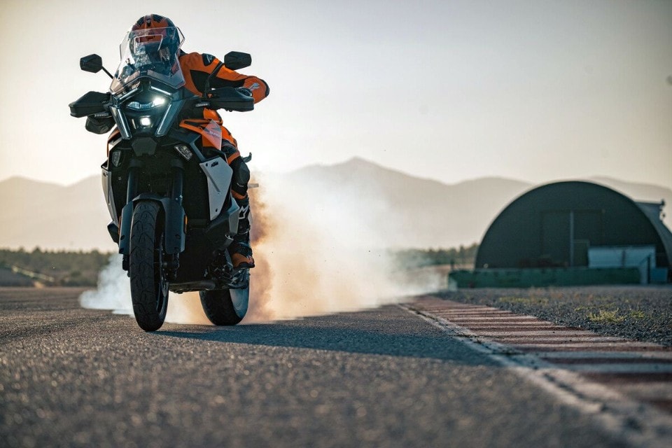 KTM 1390 Super Adventure S EVO: l'abbiamo guidata!